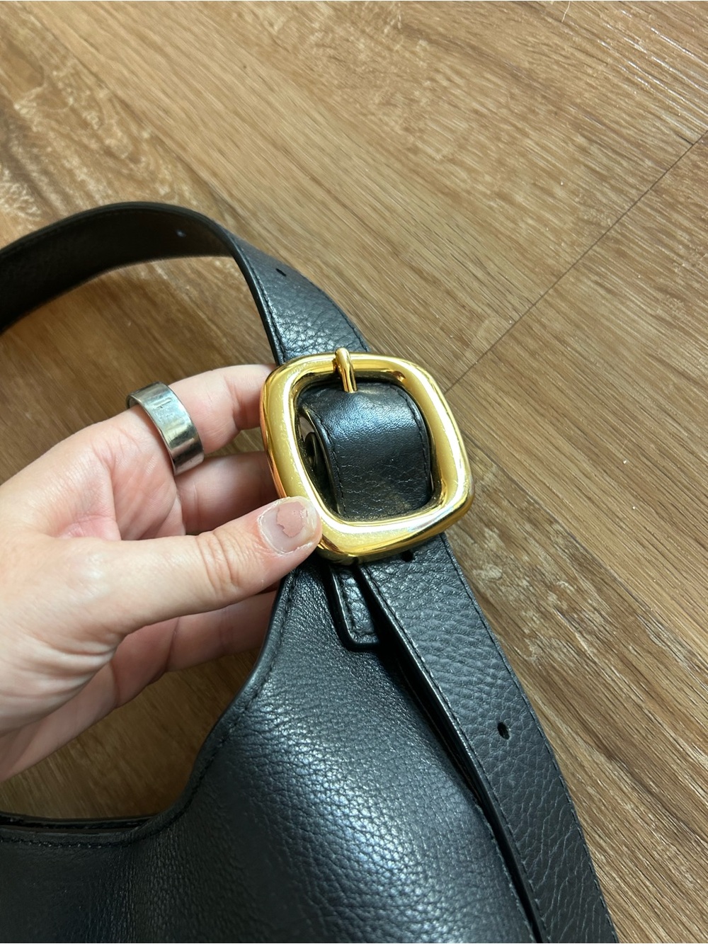 Madewell The Sculptural-Buckle Shoulder Bag in black - Picture 5 of 9